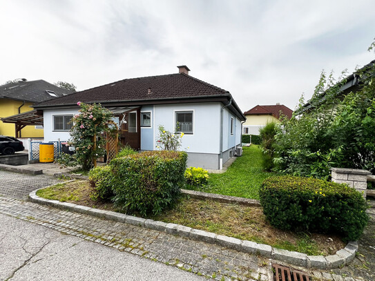 Vollunterkellerter Holzriegel-Bungalow in Amstetten-Neufurth samt Garten, Pool & Carport!