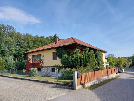 EINFAMILIENHAUS MIT WUNDERSCHÖNEM GARTEN IN ABSOLUTER RUHELAGE