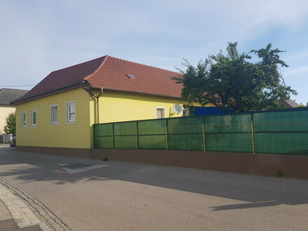 RARITÄT: HISTORISCHES STADTHAUS MITTEN IN KREMS