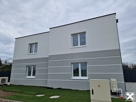 MODERN, MASSIV & HOCHWERTIG MIT POOL & BUS-SYSTEM UND TECHNISCHEN RAFFINESSEN