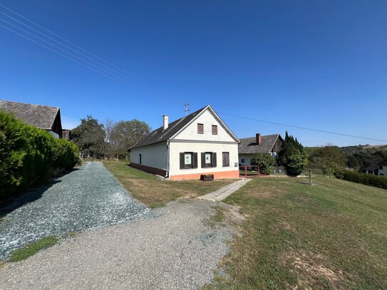 Für Liebhaber alter Gemäuer: Charmantes Bauernhaus von 1895 mit großem Garten