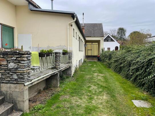 Ehemaliges Gasthaus mit Wohnung und Nebengebäuden auf großem Grundstück in Oberrabnitz