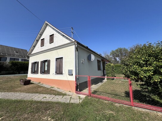 Bestens erhaltenes Bauernhaus von 1895 mit schönem Garten für Liebhaber alter Gemäuer