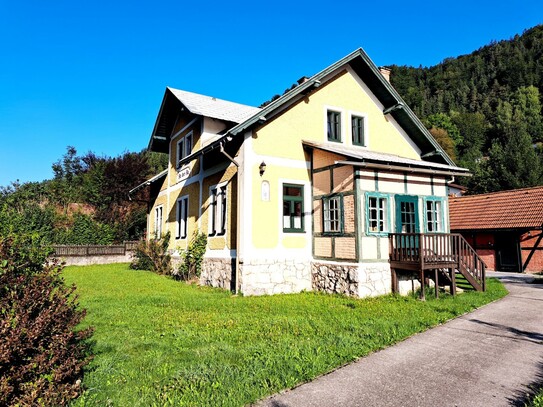 IDYLLISCHES JAHRHUNDERTWENDEHAUS MIT STIL UND FLAIR