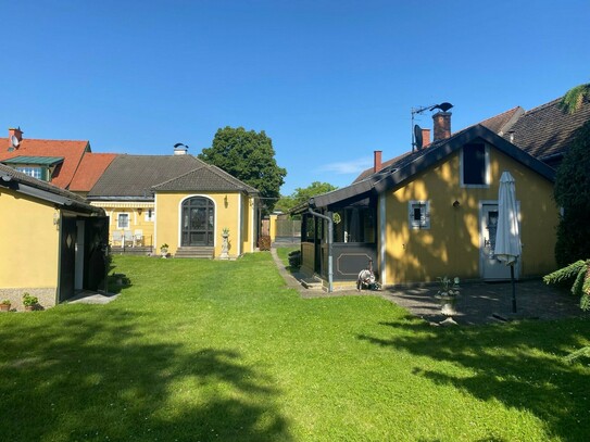 Uneinsehbare Grünoase mitten im Zentrum von Katzelsdorf! Pferdehaltung erlaubt!