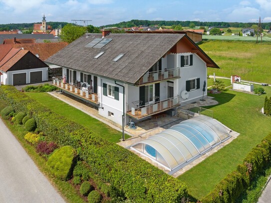 Großes Haus mit Pool und schönem Garten in ruhiger Lage!