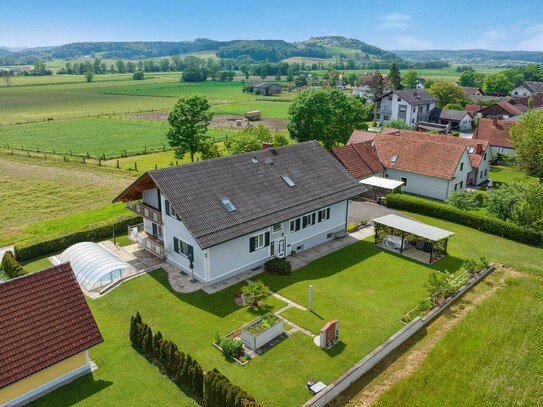 Großes Haus mit Pool und schönem Garten in ruhiger Lage!