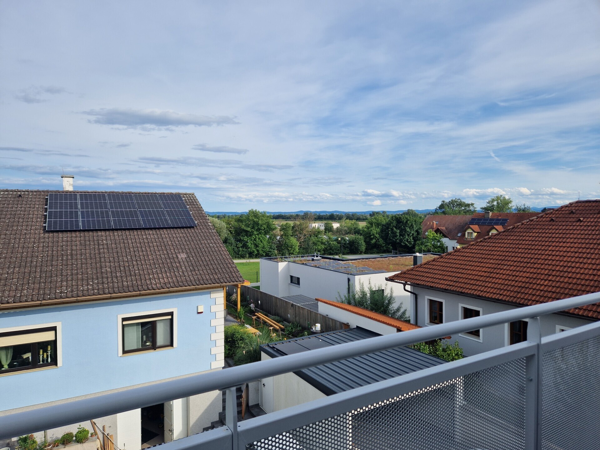                                                               LICHTDURCHFLUTETE TERRASSENWOHNUNG MIT TOLLEM AUSBLICK - PROVISIONSFREI                                                       in Kirchberg (Erding)