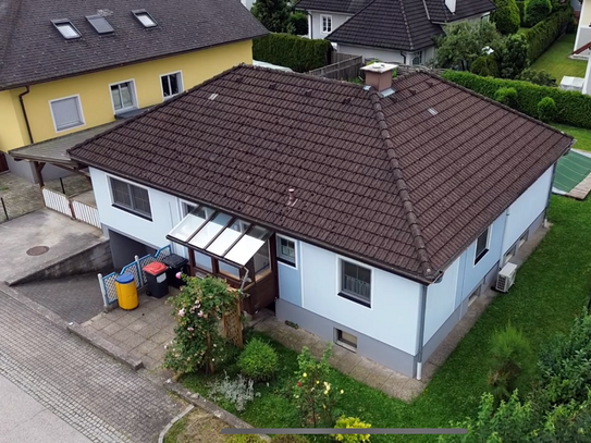 Vollunterkellerter Holzriegel-Bungalow in Amstetten-Neufurth samt Garten, Pool & Carport!