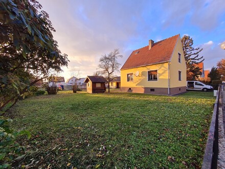 TOLLES WOHNHAUS IN GUTER, ZENTRALER LAGE MIT GARAGE, HERRLICHEM GARTEN UND NEBENGEBÄUDE