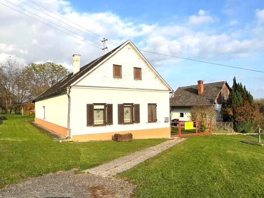 Liebevoll erhaltenes, traditionelles Bauernhaus mit Gartenparadies!