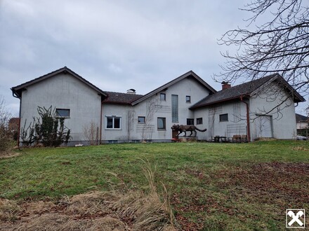BUNGALOW MIT UNGLAUBLICH VIEL WOHNFLÄCHE UND VIEL POTENTIAL IN BEGEEHRTER UND RUHIGER WOHNLAGE AUF GROSSEM BAULAND-GRUN…