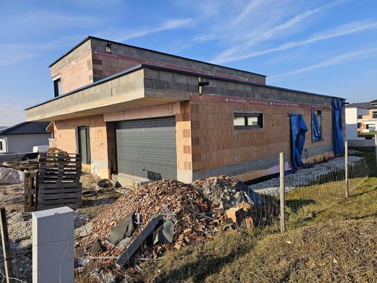 Grundstück mit EFH-Rohbau mit Baumängel in Adlwang zu verkaufen