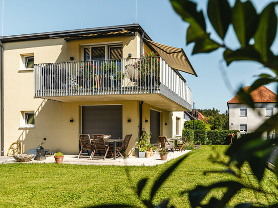 Neuwertiges Haus mit zwei vermieteten Wohnungen