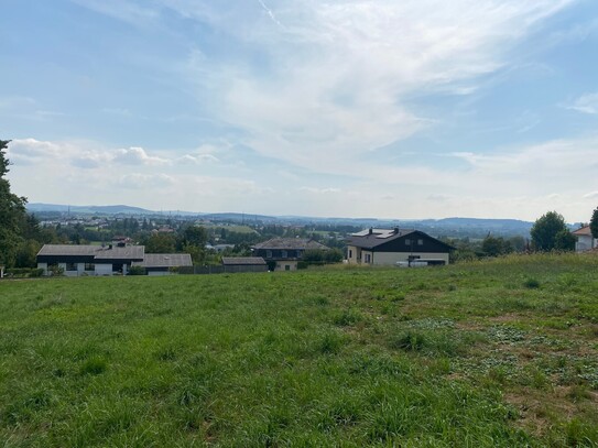 Sonniger Baugrund mit Grünstreifen in schöner Lage in Stadtnähe (1.491 m²)