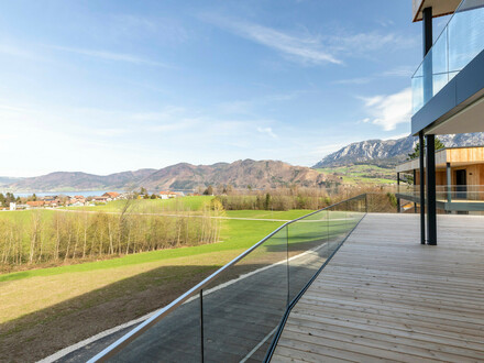 Große Terrasse mit See- und Gebirgsblick