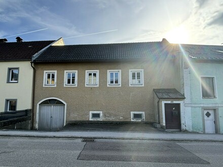 Renovierungsbedürftiges Wohnhaus in Marktplatznähe