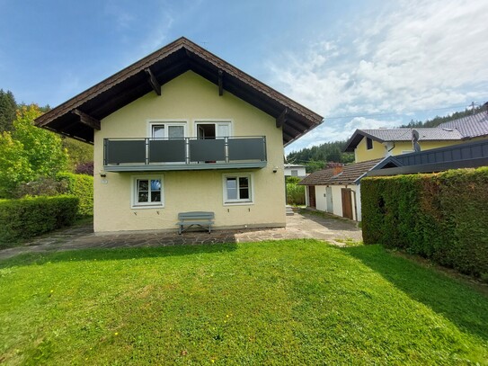 Renovierungsbedürftiges Haus mit Potential in ruhiger Wohnlage !!!