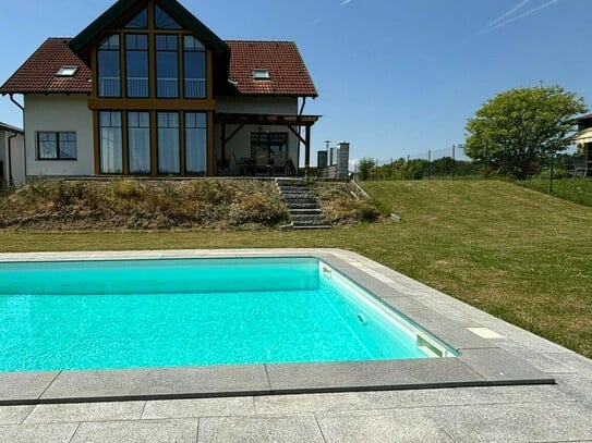 Wohnen der Extraklasse - Traumhaus mit Pool in toller Lage
