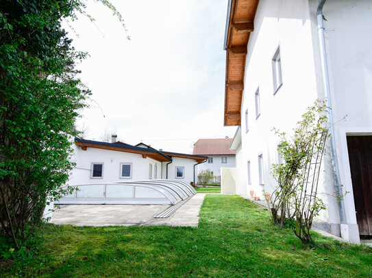 Landwirtschaftliches Gebäude im Dorfgebiet inkl. Stall, Halle, großer Garage, Pool mit Poolhaus