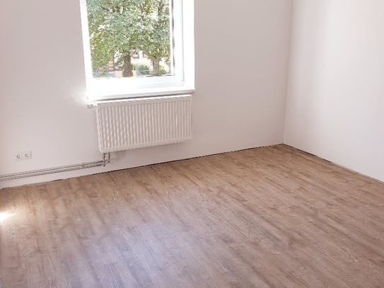 Nachmieter für 3 Raum Wohnung mit Balkon gesucht - Möbelübernahme möglich*