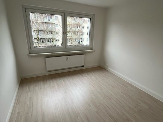 *Frisch sanierte 3-Raum-Wohnung mit Balkon am Stadtpark*