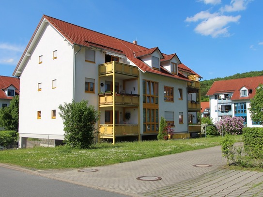 Sanierte 3-Zimmer-Wohnung mit Balkon in grüner, ruhiger Lage.