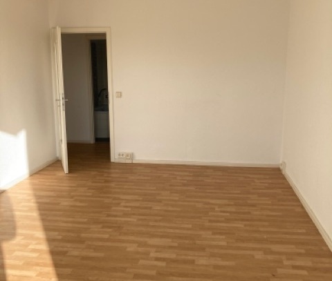 Dreiraumwohnung mit Tageslichtbad und Südbalkon