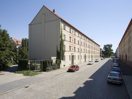 Praktische 2,5-Zimmer-Wohnung mit Balkon und Dielenfußboden