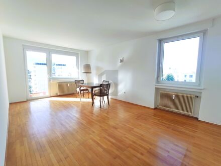 ZENTRAL IM 6. OBERGESCHOSS MIT BALKON