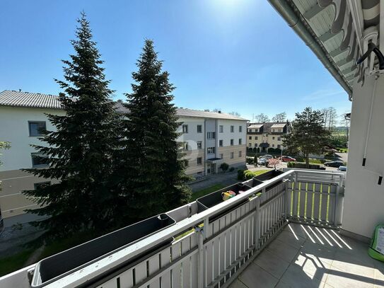 GEMÜTLICH MIT SONNIGEM BALKON IM OBERGESCHOSS