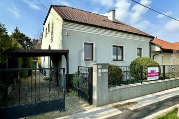 BUNGALOW AM STADTRAND MIT VOLLKELLER UND ERWEITERUNGSPOTENZIAL