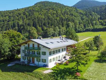 AUSSERGEWÖHNLICHE DACHGESCHOSSWOHNUNG IN IDYLLISCHER LAGE KREUTH