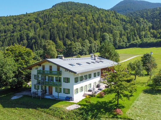 AUSSERGEWÖHNLICHE DACHGESCHOSSWOHNUNG IN IDYLLISCHER LAGE KREUTH