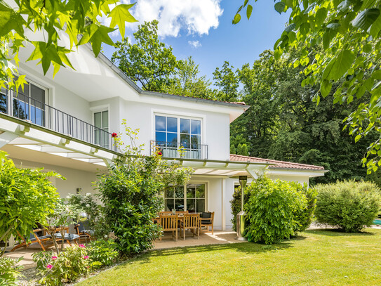 Elegante Familienvilla mit Pool in idyllischer Traumlage