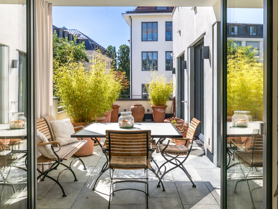 Toplage Englischer Garten: Exklusive 2-Zimmer-Wohnung mit sonniger Dachterrasse