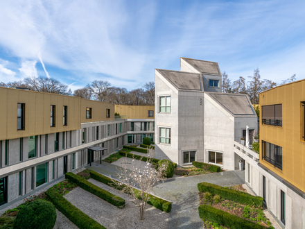 Individualität in Bestlage: Luxuriöse 3-Zimmer-Wohnung in kunstvoll inszeniertem Baudenkmal