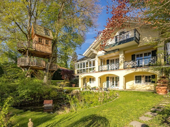 Klassisches Landhaus mit Einliegerwohnung, Edelstahlpool und parkähnlichem Garten