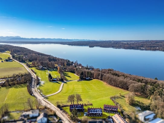 Neubau: Großzügiges Eckhaus in idyllischer Lage am Starnberger See