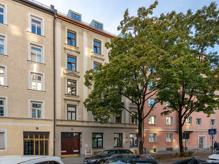 Haidhausen: Charmante 3-Zimmer-Altbau-Wohnung mit großem Westbalkon