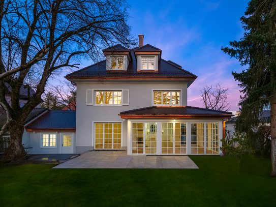 Erstbezug: Edel kernsanierte Familienvilla mit Stil, Charme und sonnigem Garten