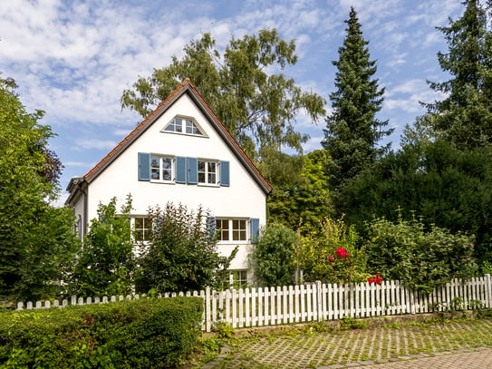 Großzügiges Einfamilienhaus mit individuellem Charme in idyllischer, zentraler Lage