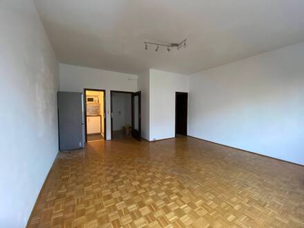 ANDRÄVIERTEL | Perfektes Starterbüro mit Wohnmöglichkeit direkt an der Franz-Josef-Strasse