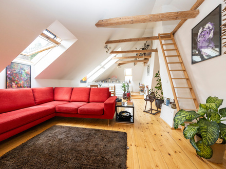 GNIGL | Stilvolle 2,5-Zimmer-Dachgeschosswohnung mit künstlerischem Flair | vermietet bis 08/2025