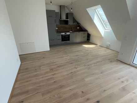 Erstbezug: Leben in Irrsdorf Individuelle 2-Zimmer- Dachgeschoßwohnung mit 2 Terrassen