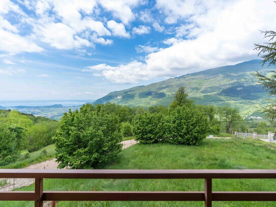 Feriendomizil mit Potenzial und Weitblick über den Gardasee