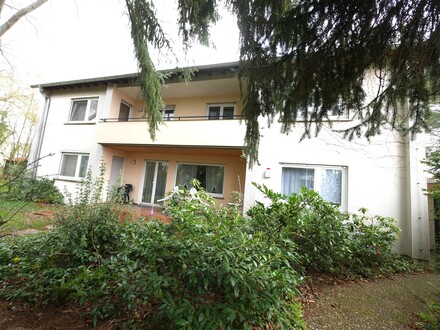 Ruhiges 1-3 Familienhaus in der Kreuzäcker mit großem eingewachsenem Garten