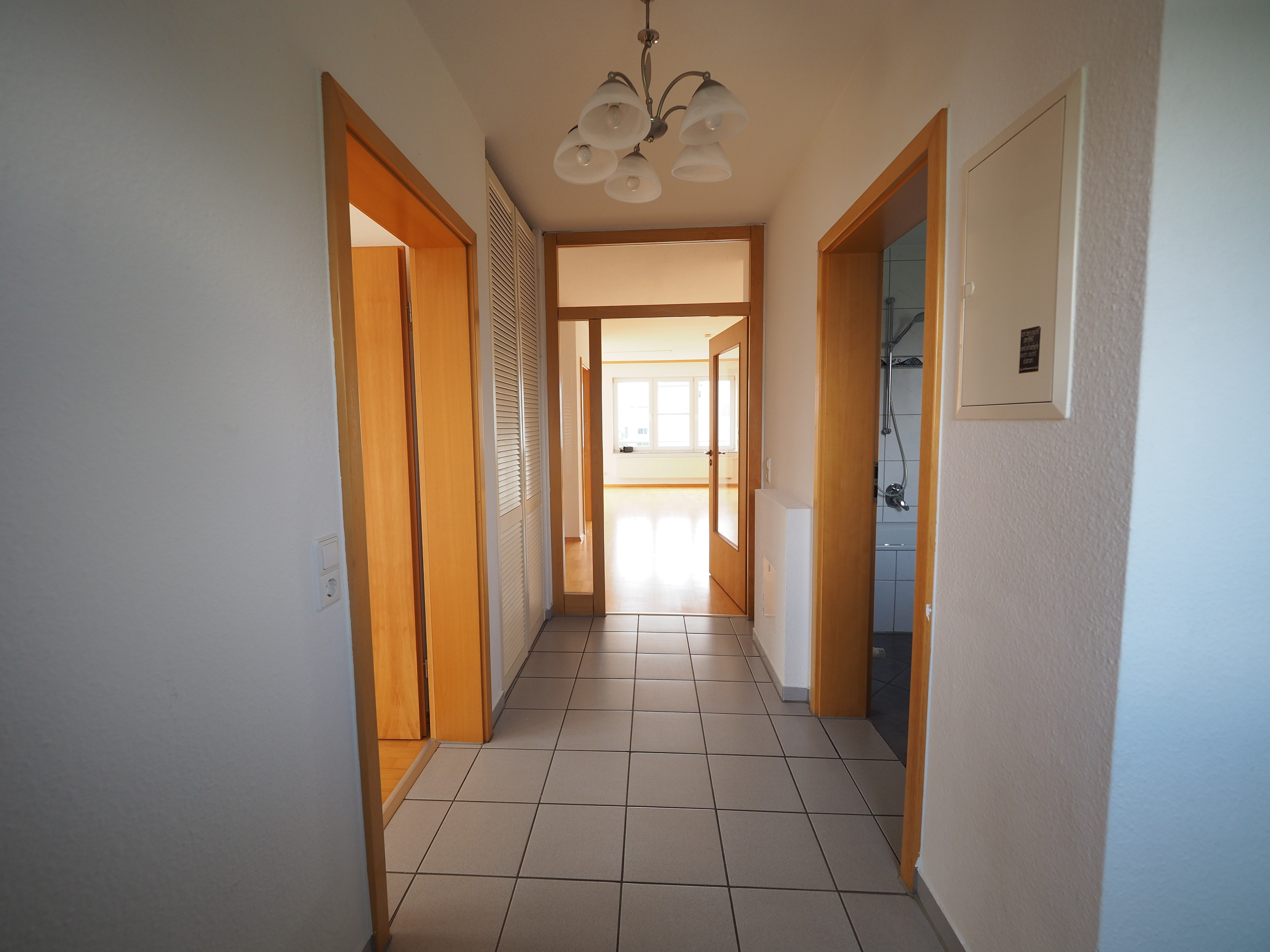 +WILEY+ Schicke Etagenwohnung mit 40 m² Wohnzimmer in ruhiger Wohnlage – 89231 Neu-Ulm, 89231 Neu-Ulm – Vorschaubild 4