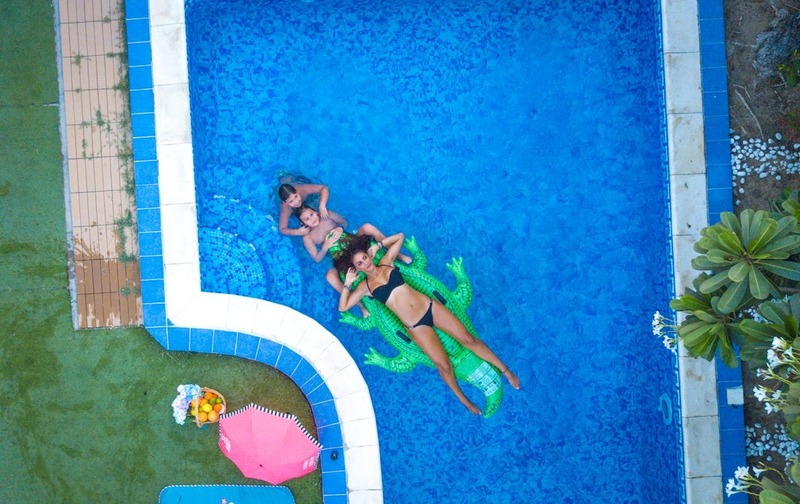 Luftaufnahme Von Drei Schwimmenden Personen