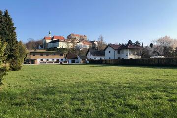 Baugrund mit Burgblick